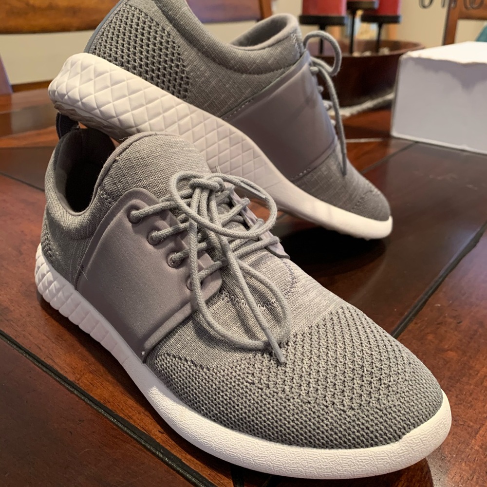NWOT ALDO Sneaker
